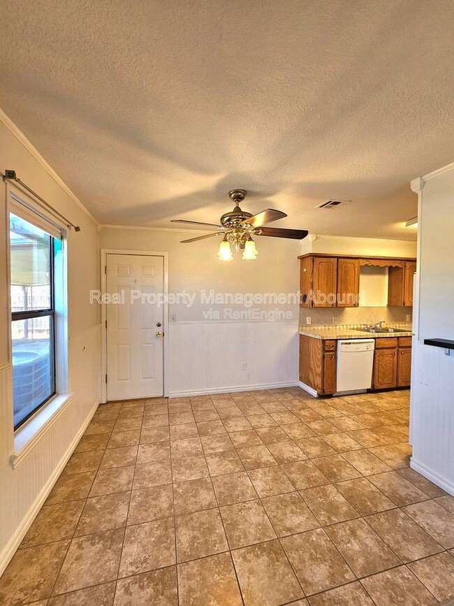 Building Photo - 924 Cowell St