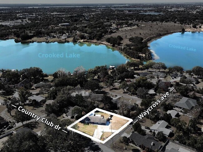 Building Photo - 2304 Country Club Rd