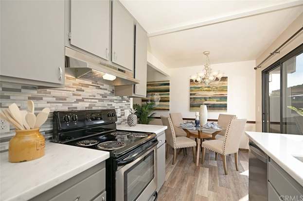 Building Photo - 323 Streamwood-