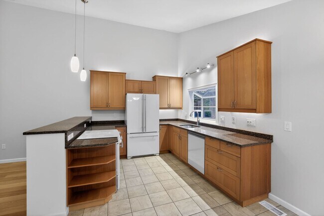 Building Photo - 12055 SW Morlock Ct