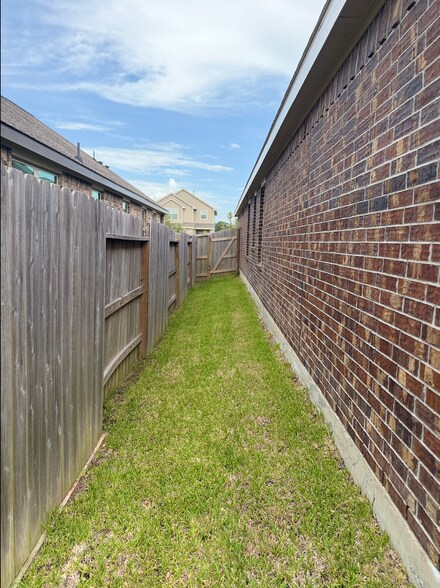 Building Photo - 6313 Barrington Cliff Trl