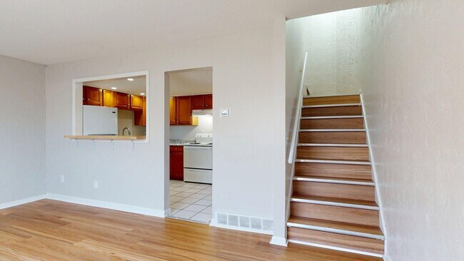 Building Photo - Elyria - fully updated two bedroom townhouse for rent!