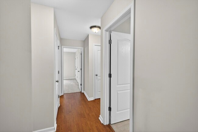 Building Photo - 155 W River Bend Dr