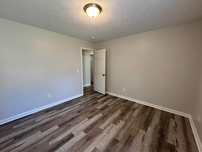 Building Photo - 3 Bed & 2 Bath House in White House | Pet-...