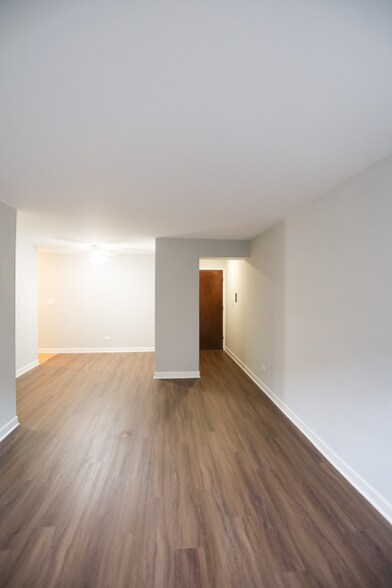 Building Photo - 2828 N Cambridge Ave