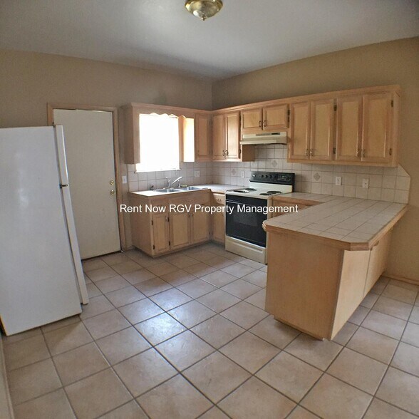 Building Photo - 3802 Clavel St