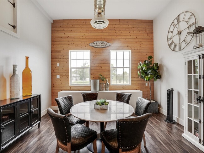 Building Photo - 1400 Shadow Brook Trail