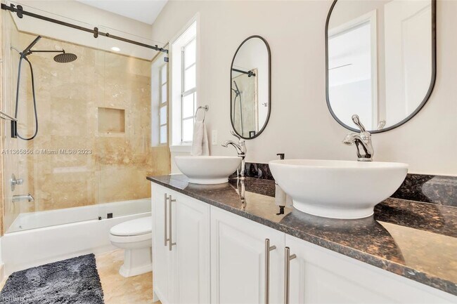 Building Photo - 3 br, 2.5 bath House - 1380 NE 24th St # 1380