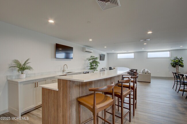 Building Photo - 258 Morris Ave