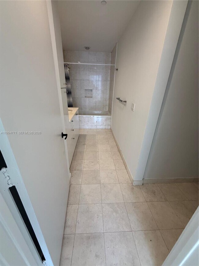 Building Photo - 901 Brickell Key Blvd