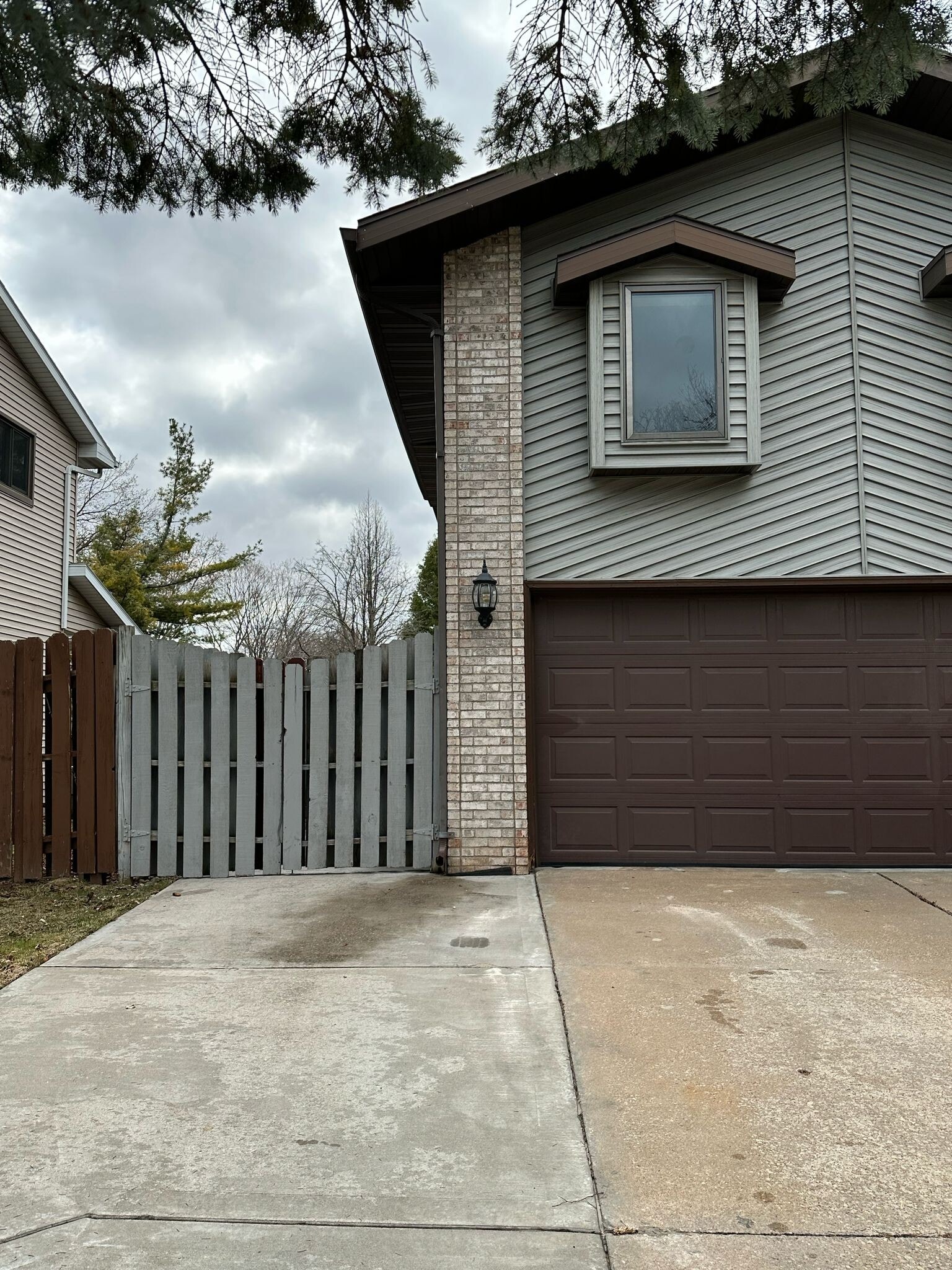 Building Photo - 1416 S Rebecca Ln