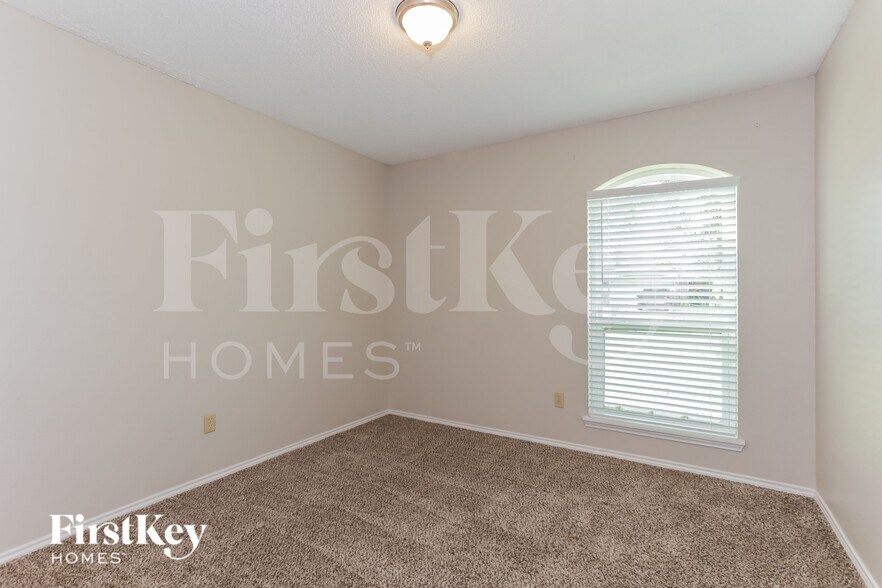Building Photo - 714 Windridge Ln