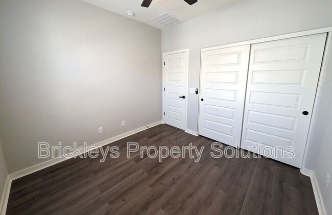 Building Photo - 4021 E Pony Ln