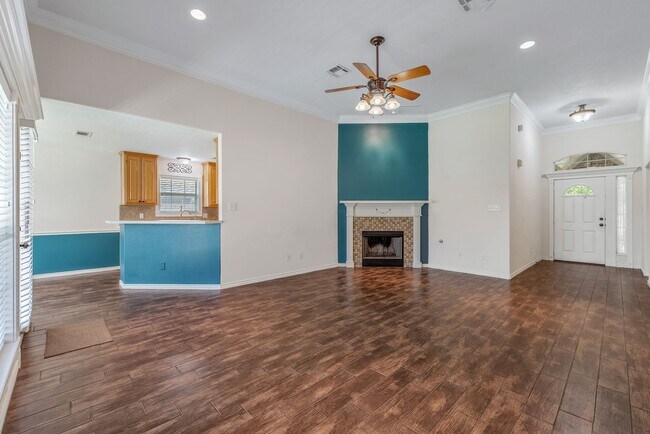 Building Photo - 3 Bed/ 2 Bath Home in Edelweiss Gartens Available for August Move In!