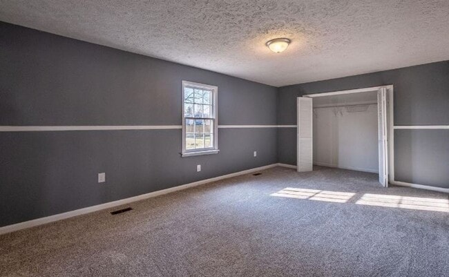 Building Photo - For Rent – 3-Bedroom Home with Basement & ...
