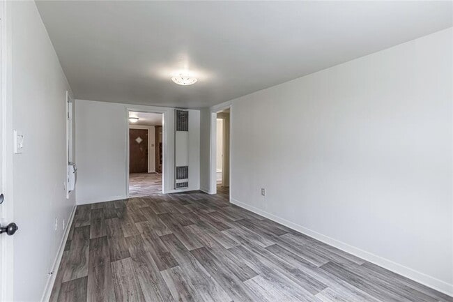 Building Photo - 5311 Pine Ave