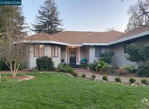 Building Photo - 2904 Canterbury Cir