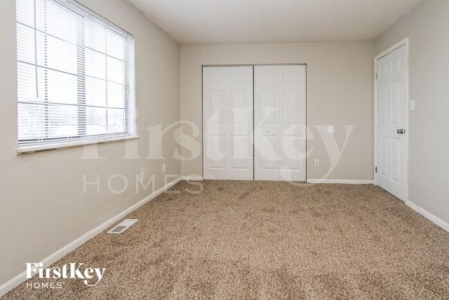 Building Photo - 104 Meadow Creek S Dr