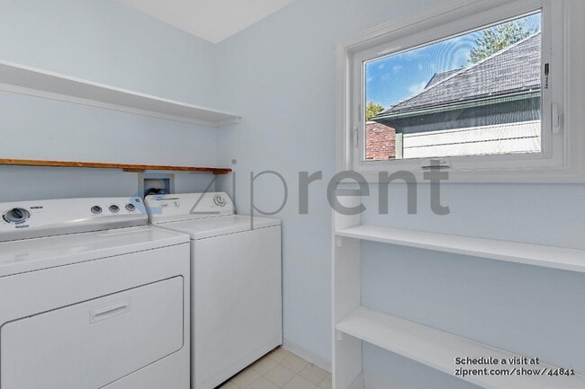 Building Photo - 2744 NW Upshur St