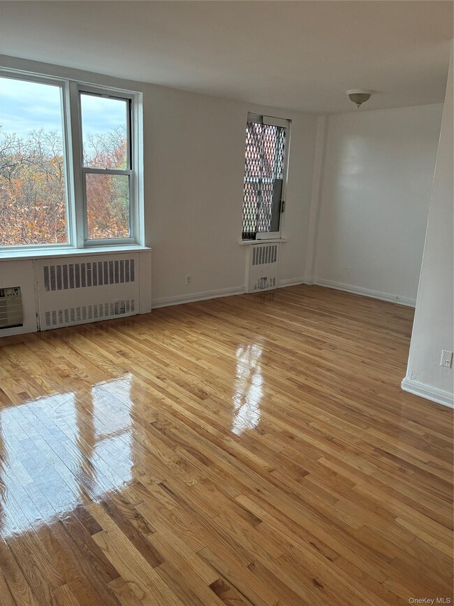 Building Photo - 610 Waring Ave
