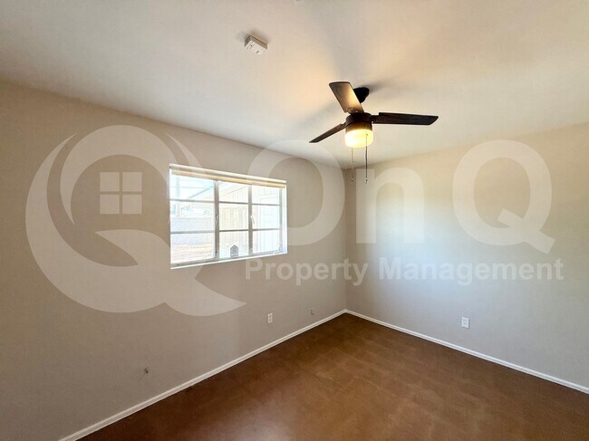Building Photo - 2127 W San Miguel Ave