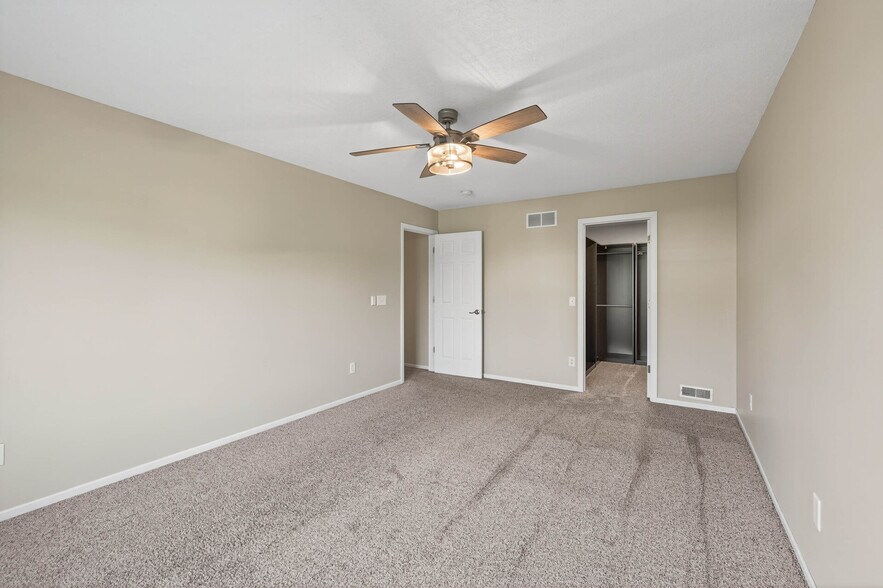 Upper Level - Primary Bedroom / Walk-in Closet - 18217 69th Pl N
