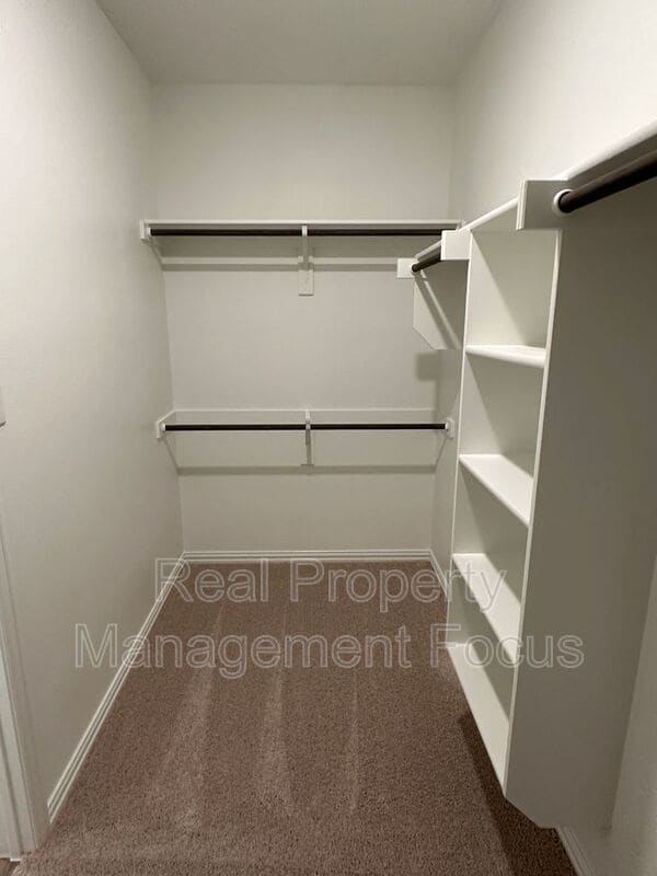 Building Photo - 239 Jenkinson Dr