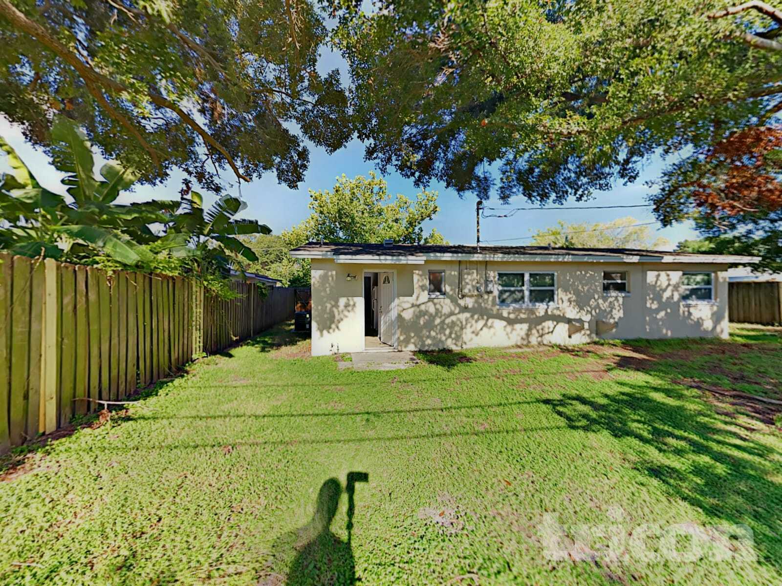 Building Photo - 1117 N Saturn Ave