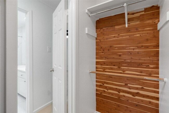 Building Photo - 8000 Manassas Dr