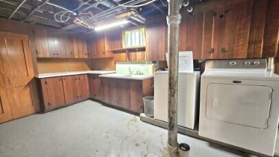 Building Photo - Charming 3-Bedroom Minneapolis Home with  Hardwood Floors & 2 Full Baths 11/1/2026