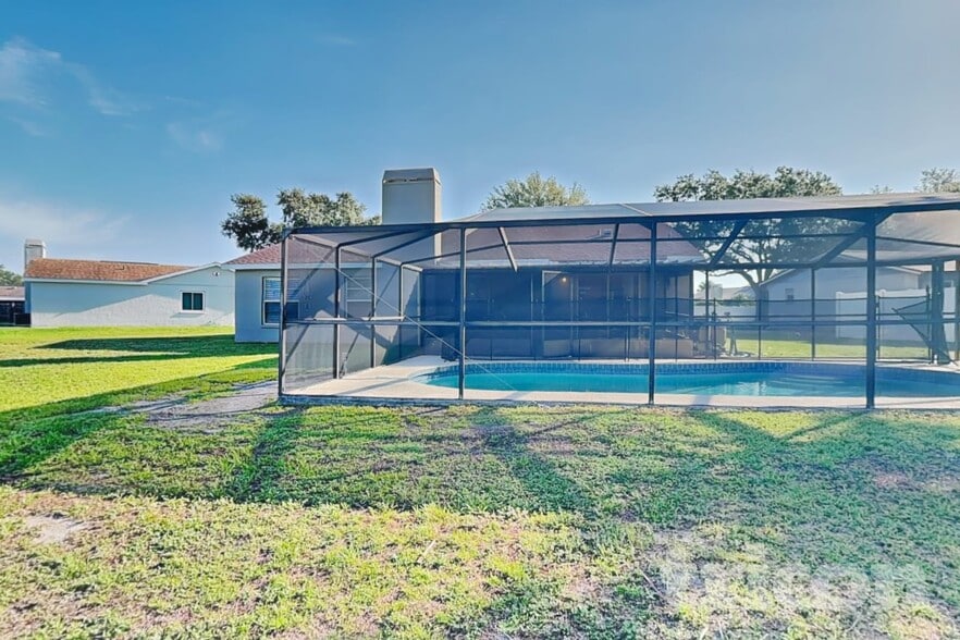 Building Photo - 1020 Red Oak Cir