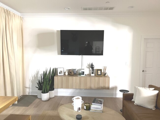 Building Photo - 1930 Sherman Ave