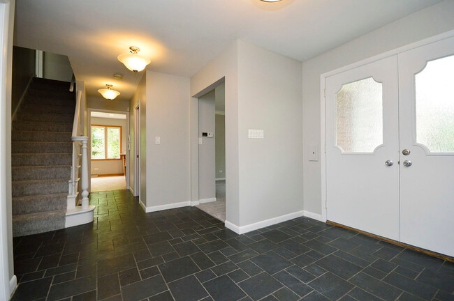 Building Photo - 2025 Milton Ave