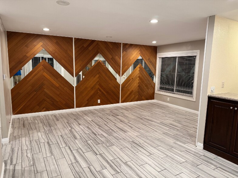 Building Photo - 753 Windwood Dr