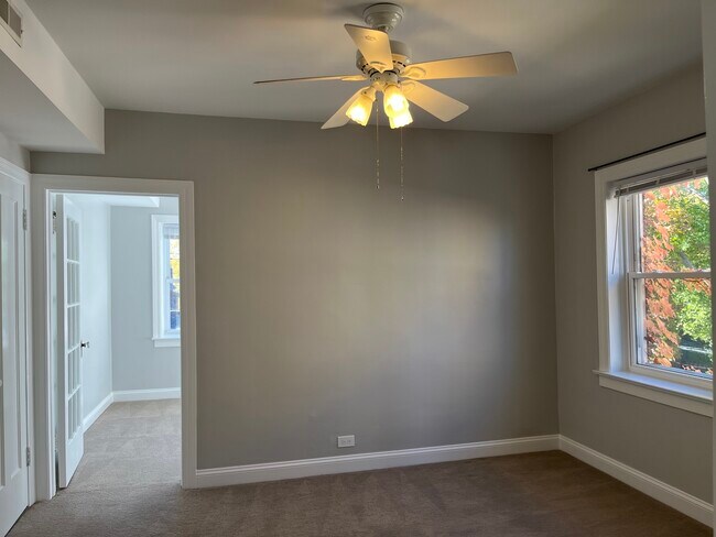 Building Photo - 8906 Ewing Ave