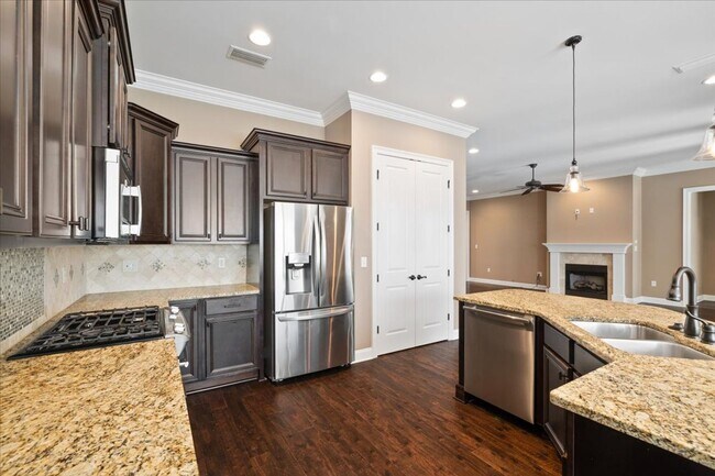 Building Photo - 4 Bedroom in Niceville!
