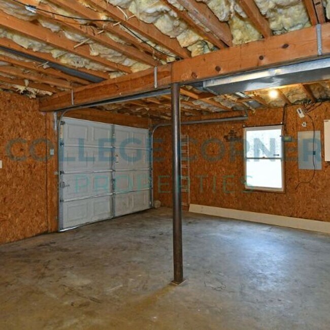 Building Photo - 1400 Brookwood Dr