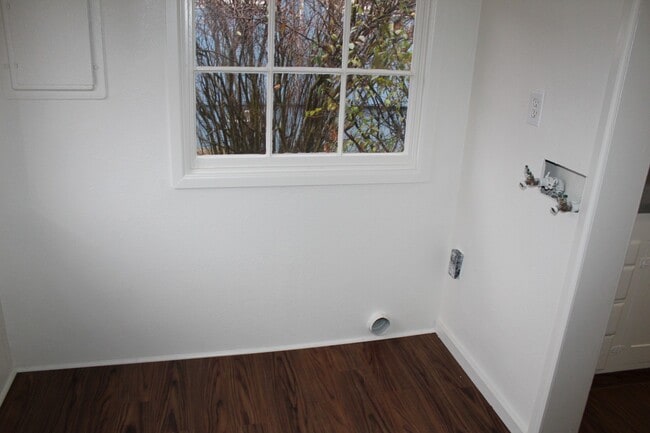 Building Photo - 1835 Melrose St