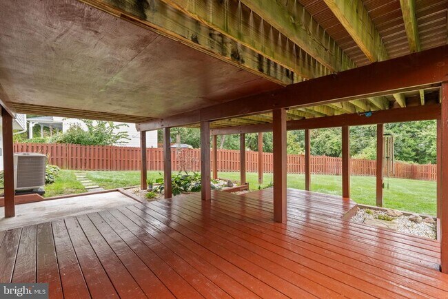 Building Photo - 5590 Neddleton Ave