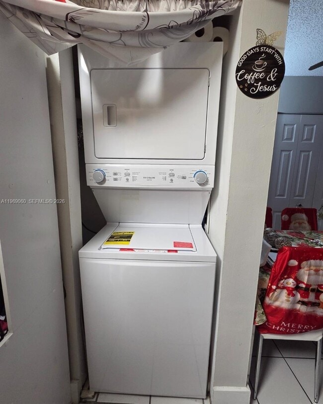 Building Photo - 680 W Park Dr