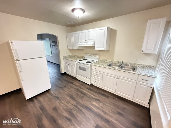 Building Photo - 808 S 2nd Ave