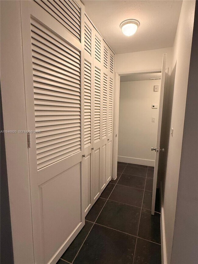 Building Photo - 1631 NE 114th St