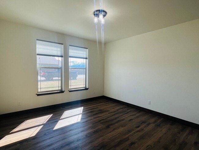 Building Photo - Newer Home - 3 Bedroom - 2 Bath - Corvallis