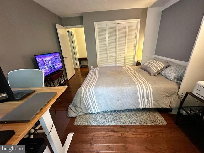 Building Photo - 7678 Willow Point Dr