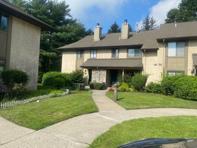 Building Photo - Charming 3BR Townhome in Plainsboro