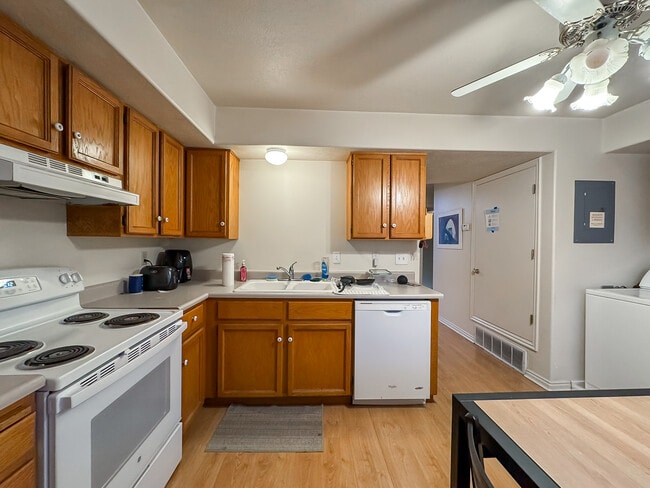 Building Photo - 582 N 500 E