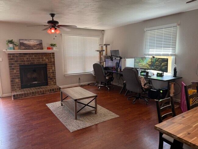 Building Photo - Rosemont Forrest-Three Bedroom End Unit Townhome