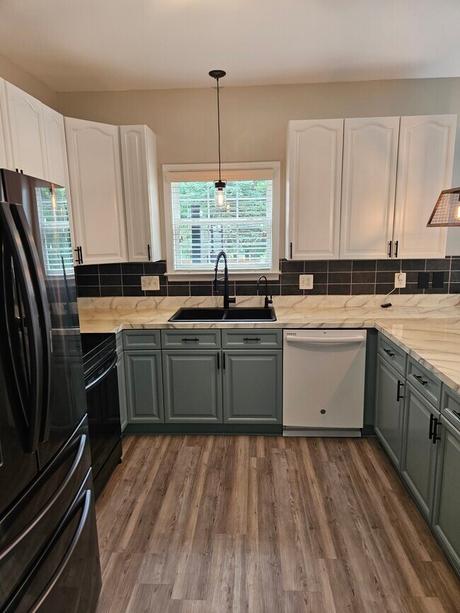 Building Photo - 14110 Shelby Cir