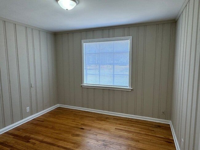 Building Photo - COMPLETLY RENOVATED 3-Bedroom