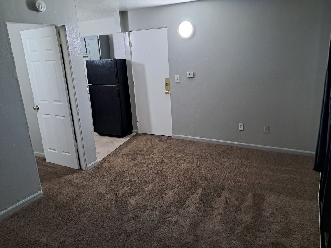 Building Photo - 1931 Clinton St